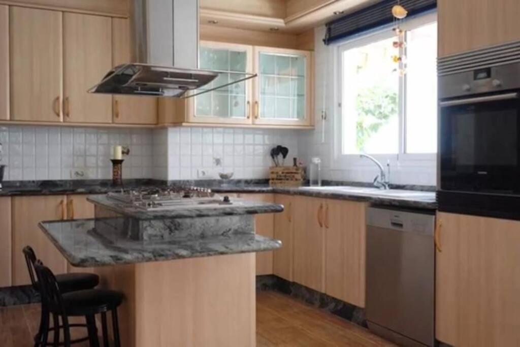Gezellige Villa Met Prachtig Zicht En Zwembad Arona  Dış mekan fotoğraf